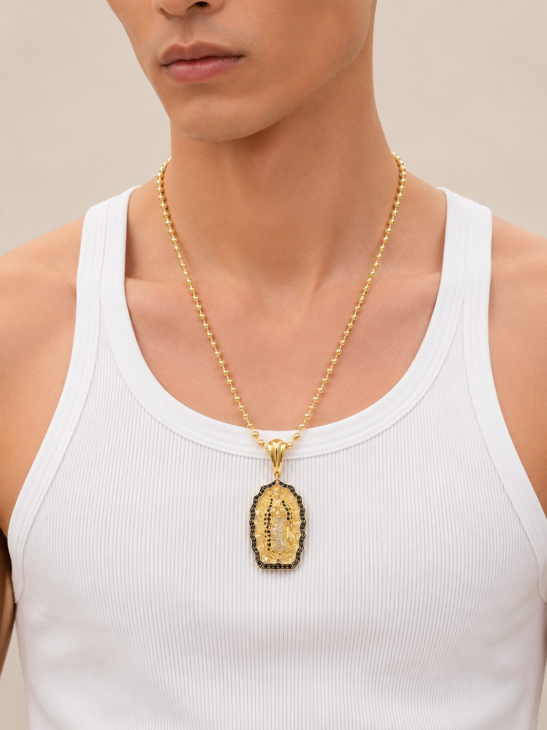 Medalla de la Virgen de Guadalupe en cadena de balín, oro amarillo
