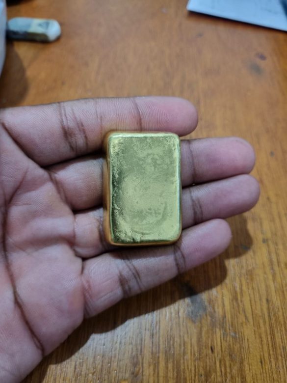 Lingote de oro de Chocó fundido a mano en La Fundición